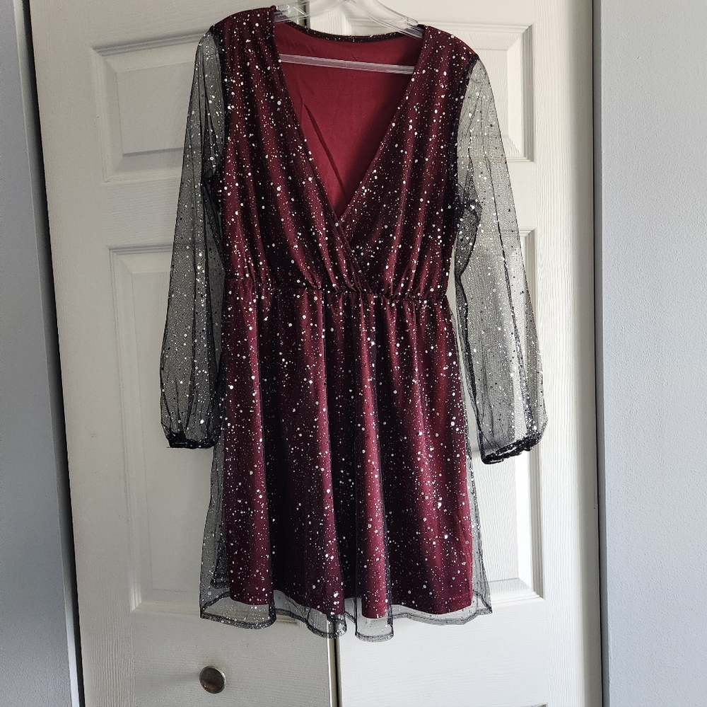 Chic Burgundy and Black Long Sleeve Cocktail Dress